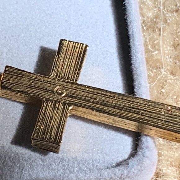 14K Gold Cross Pendant - Picture 6 of 10